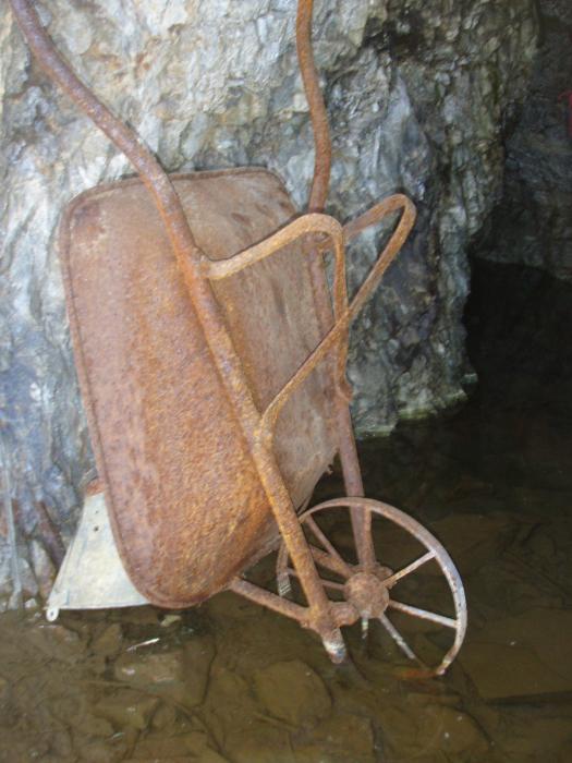 K9 2013 -Abandoned Wheelbarrow in the Great Dane Adit