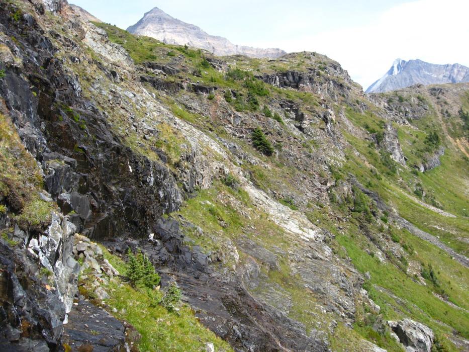 Looking NNW at the mafic portions of the Ice River Intrusive Complex with syenite dyke swarms